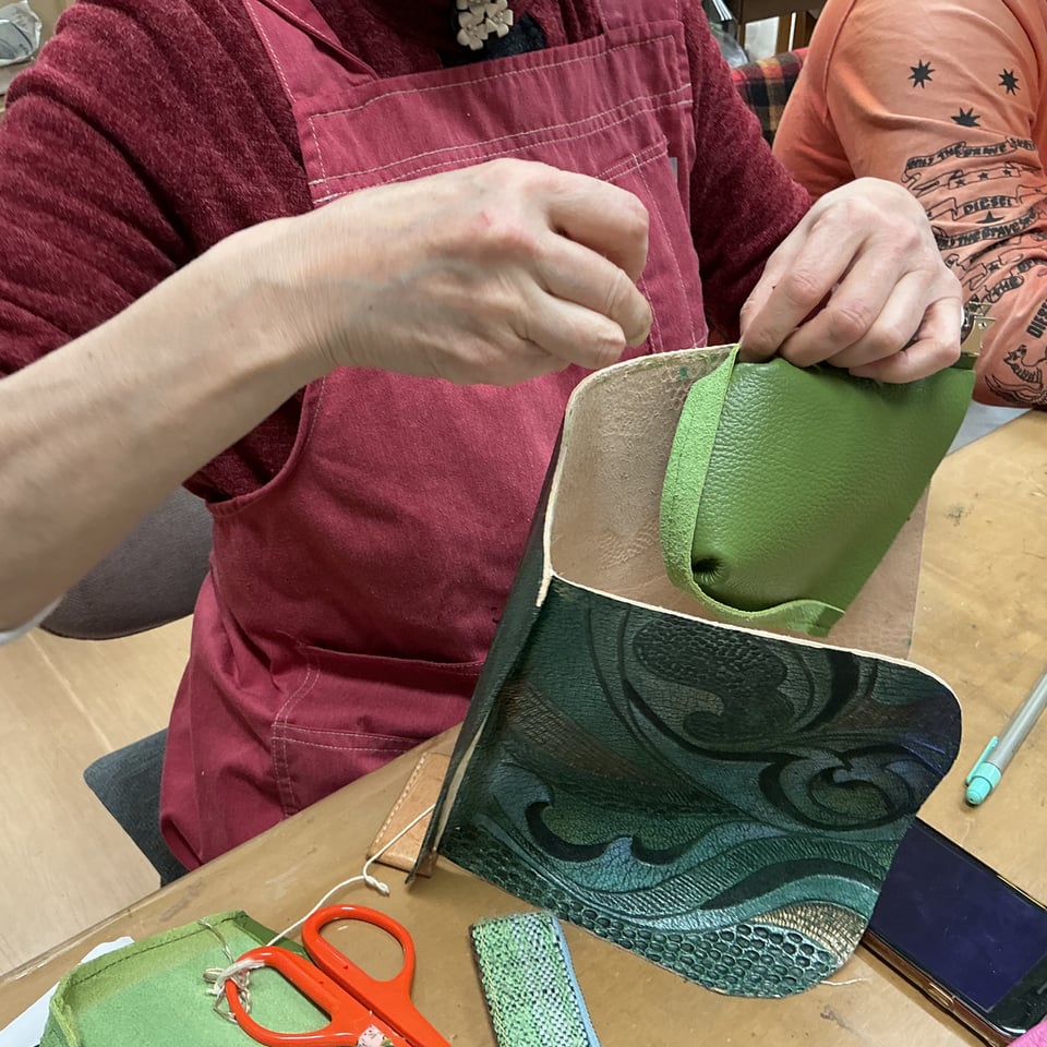 バッグ仕立て　レザークラフト教室　革工芸教室