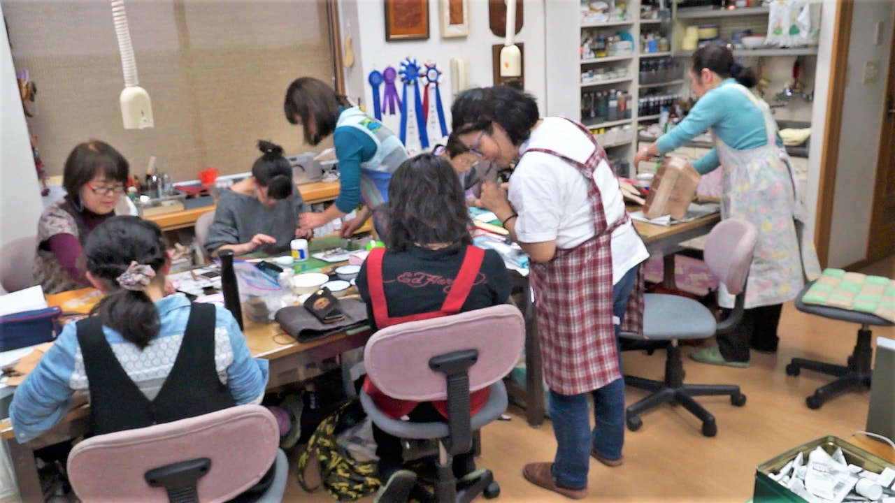 レザークラフト教室　授業の様子