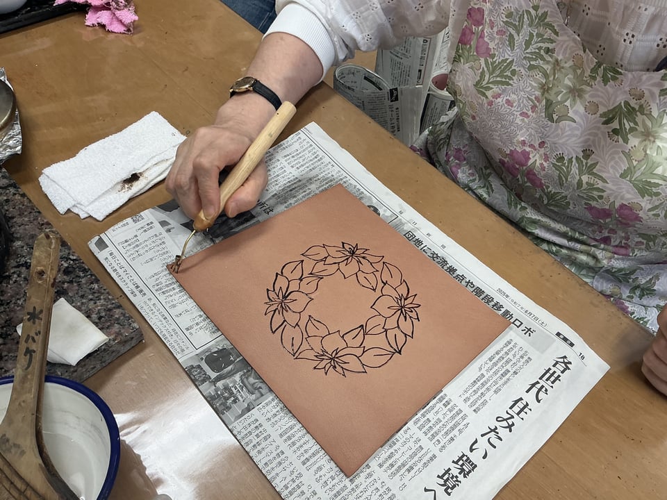 ろうけつ染線描き　レザークラフト教室　革工芸教室