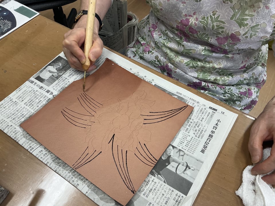 ろうけつ染線描き　レザークラフト教室　革工芸教室