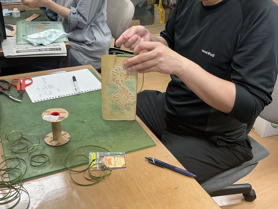 ラウンド札入れ　レザークラフト教室　革工芸教室