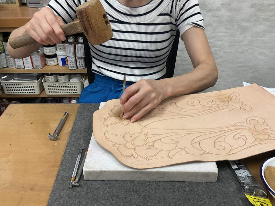 フギュアカービング　レザークラフト教室　革工芸教室