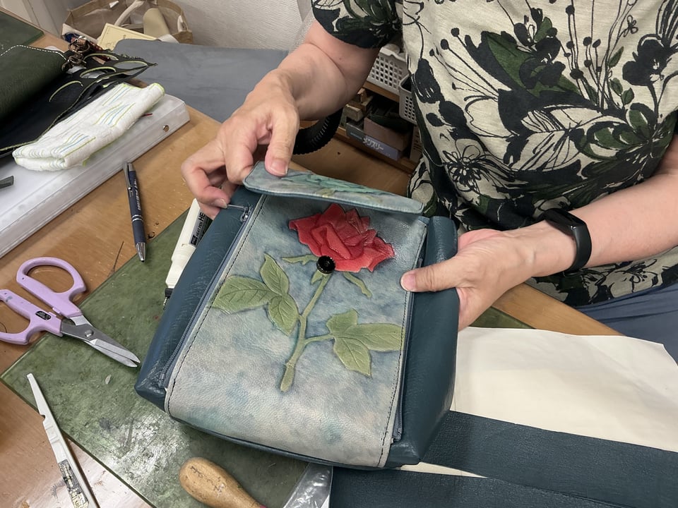 ポシェット仕立て　レザークラフト教室　革工芸教室