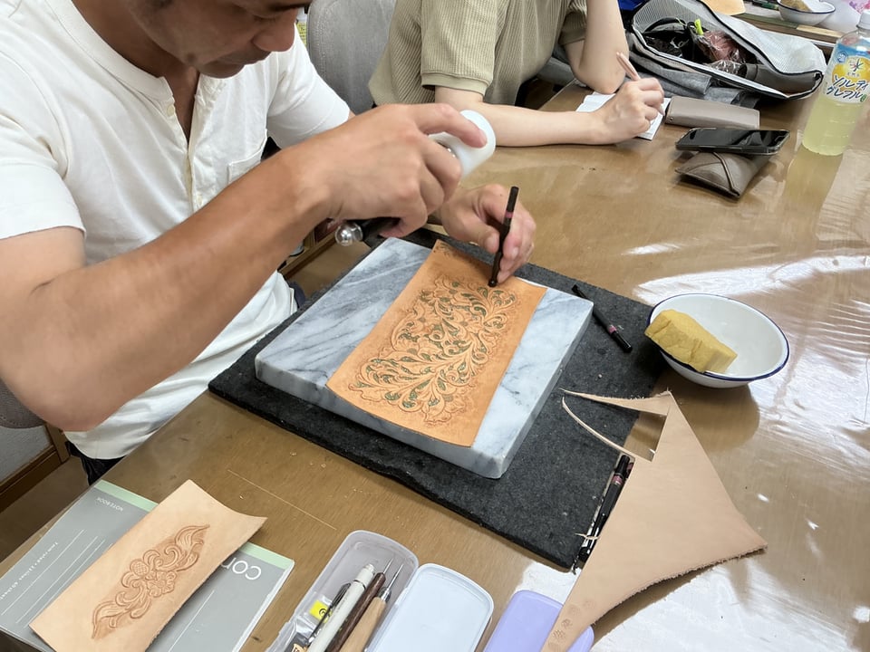 カービング　レザークラフト教室　革工芸教室