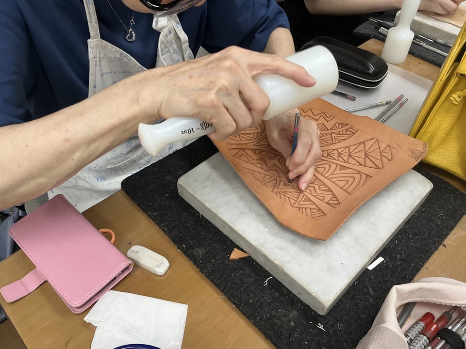 カービング　レザークラフト教室　革工芸教室