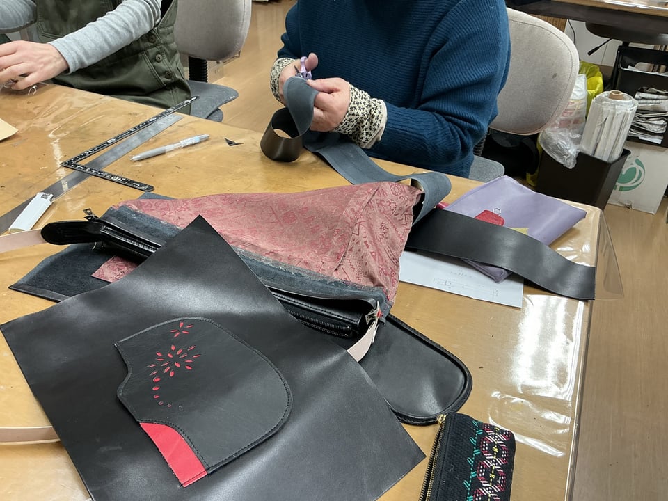 バッグ仕立て　レザークラフト教室　革工芸教室