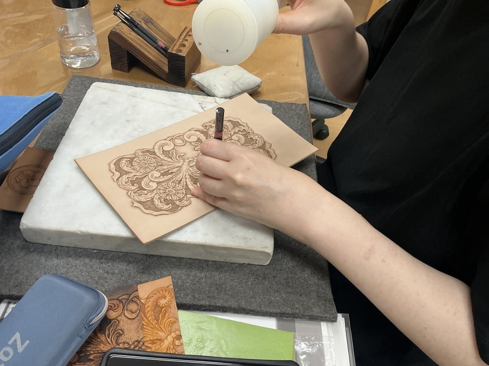 オリジナル唐草　レザークラフト教室　革工芸教室