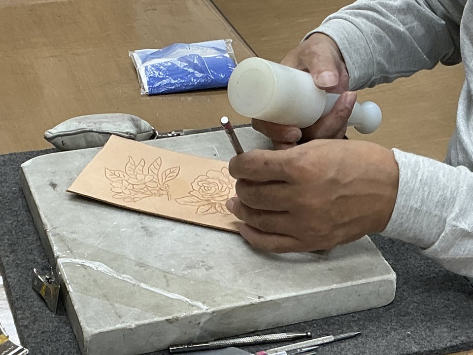 フィギュアカービング　レザークラフト教室　革工芸教室