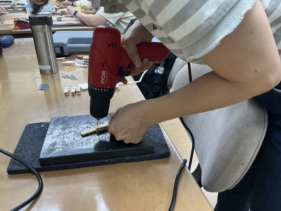 電動ドリル　レザークラフト教室　革工芸教室