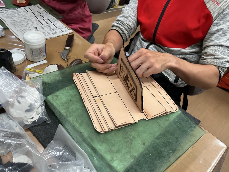 ウォレット仕立て　レザークラフト教室　革工芸教室