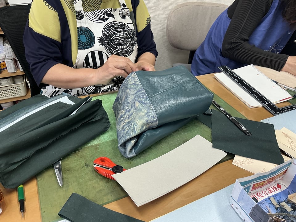 バッグ仕立て　レザークラフト教室　革工芸教室