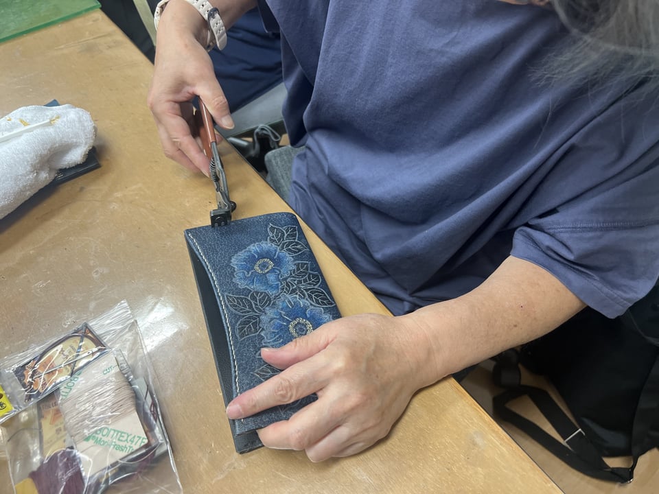 長財布仕立て　レザークラフト教室　革工芸教室