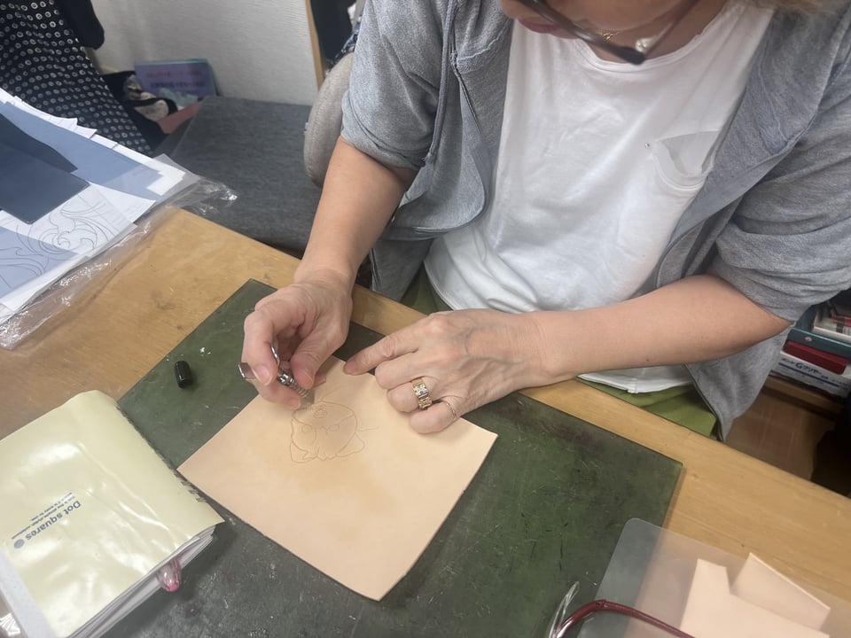 フィギュアカービング　レザークラフト教室　革工芸教室