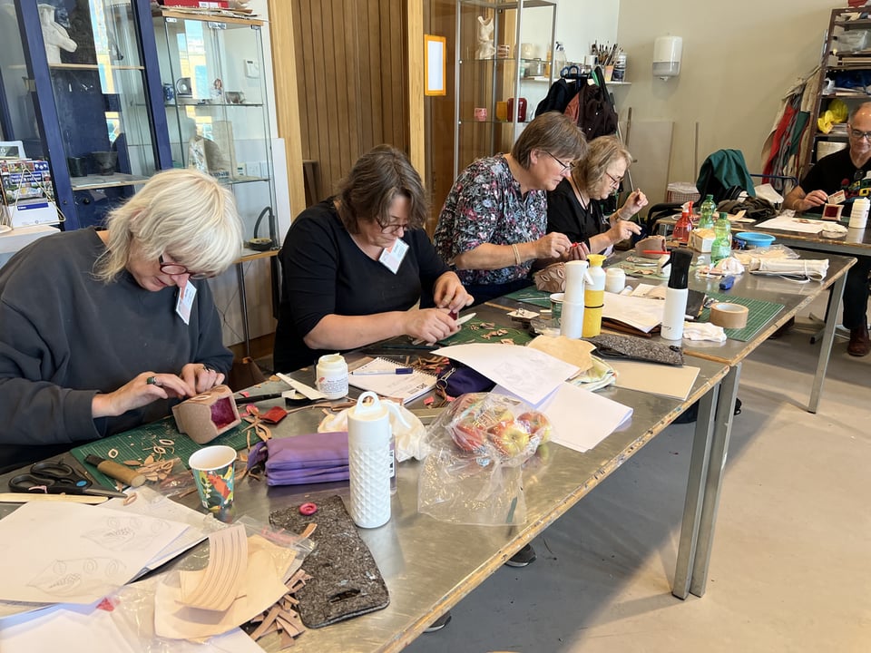 レザークラフト教室　革工芸教室　ELWATS  講習会