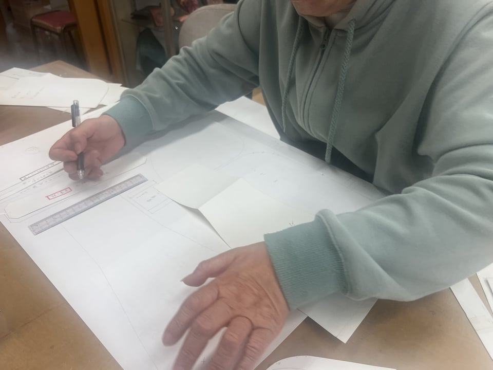 バッグ型紙写し　レザークラフト教室　革工芸教室