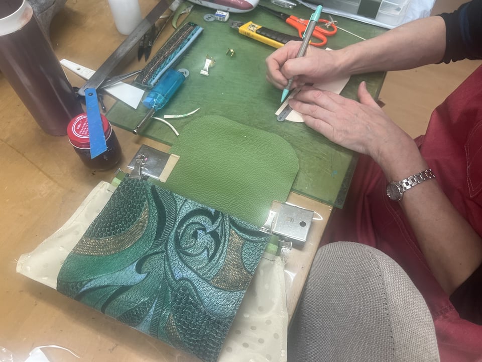 バッグ仕立て　レザークラフト教室　革工芸教室