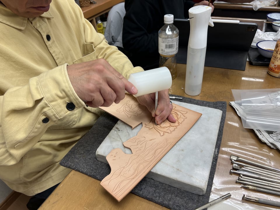 カービング基礎　レザークラフト教室　革工芸教室