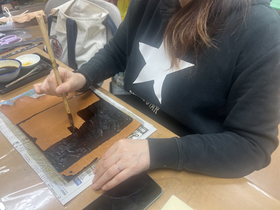 ろうけつ染ヒビ　レザークラフト教室　革工芸教室