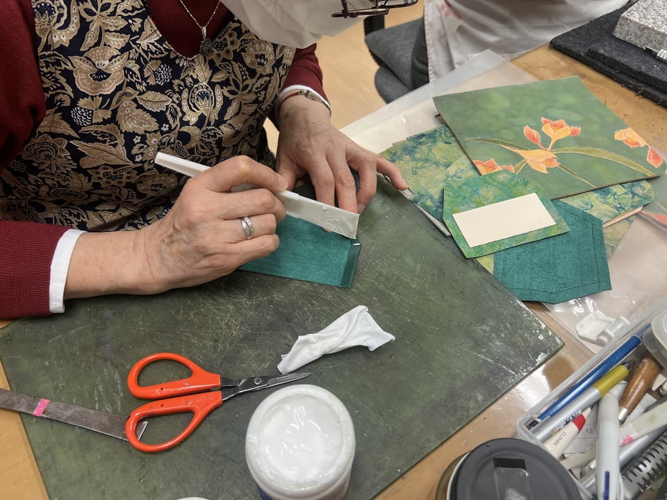 ろうけつ染作品　レザークラフト教室　革工芸教室