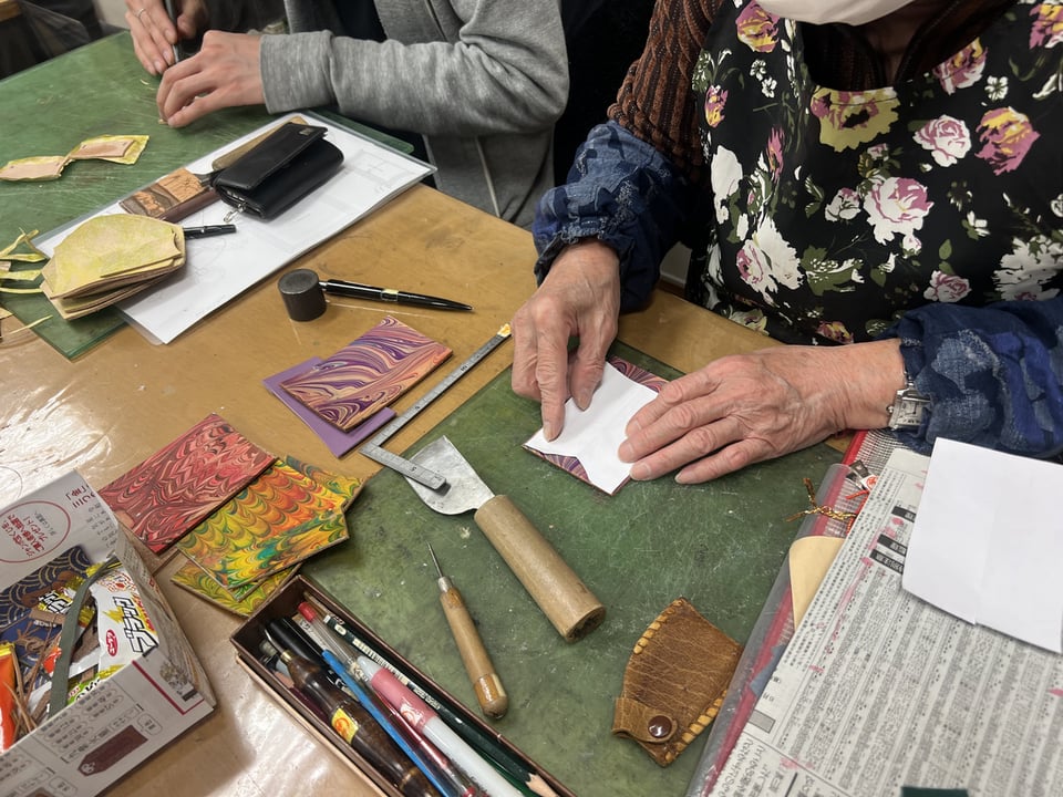 革マーブル染め　レザークラフト教室　革工芸教室