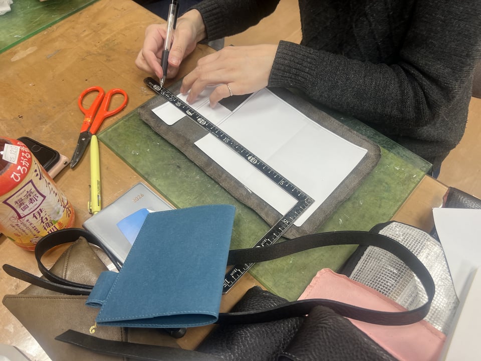 ブックカバー　レザークラフト教室　革工芸教室