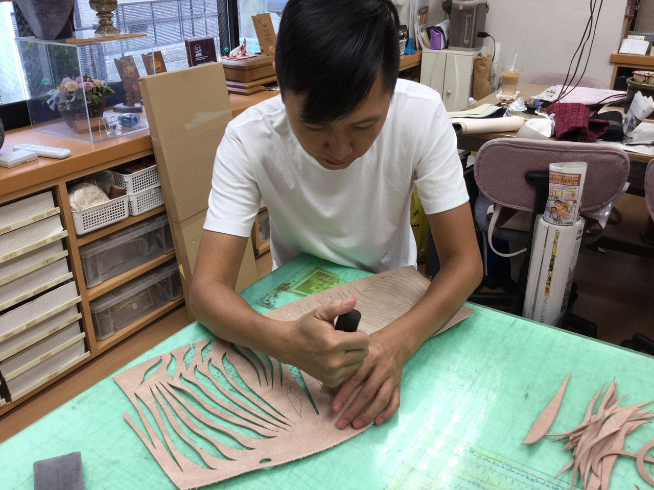 レザークラフト教室   台湾からの受講生