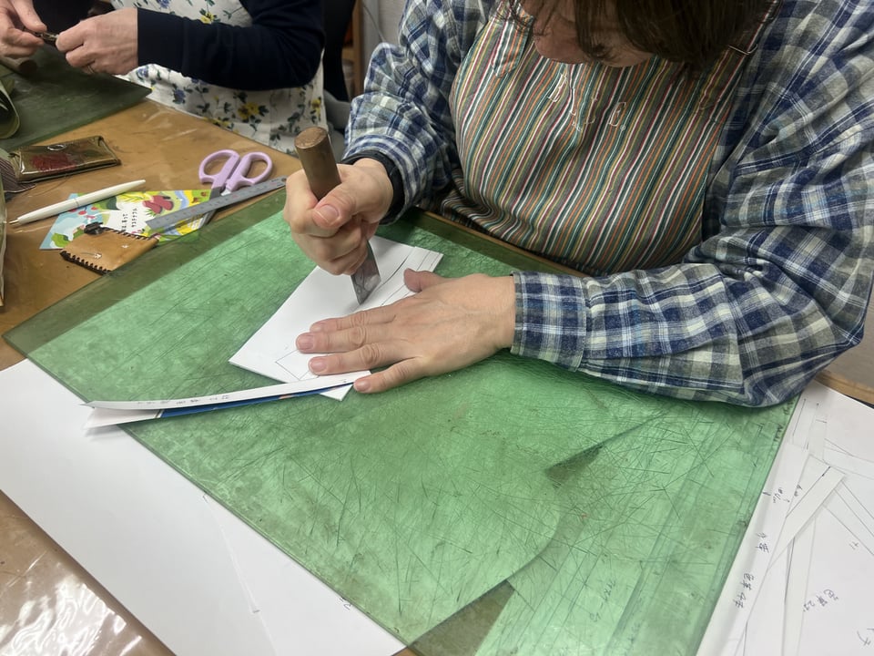 バッグ型紙　レザークラフト教室　革工芸教室