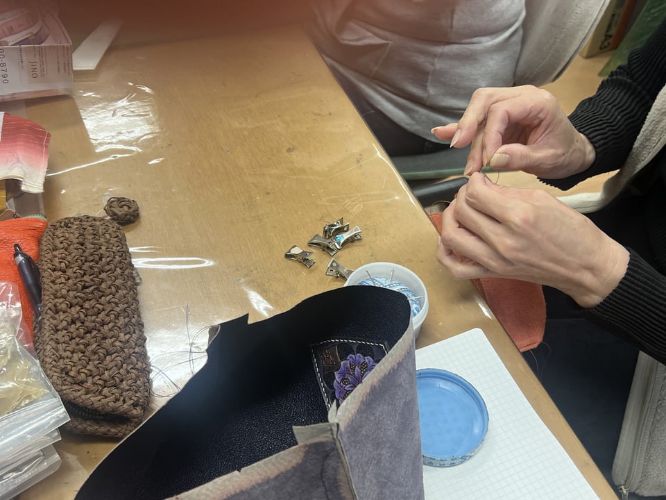 口金ポーチ　レザークラフト教室　革工芸教室