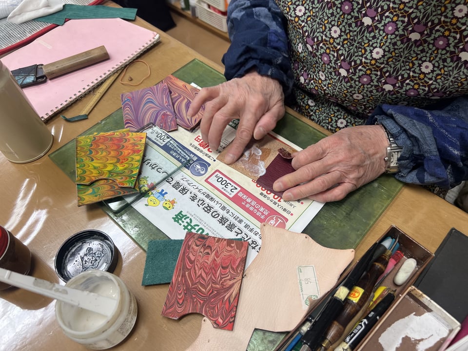 革マーブル染め　レザークラフト教室　革工芸教室