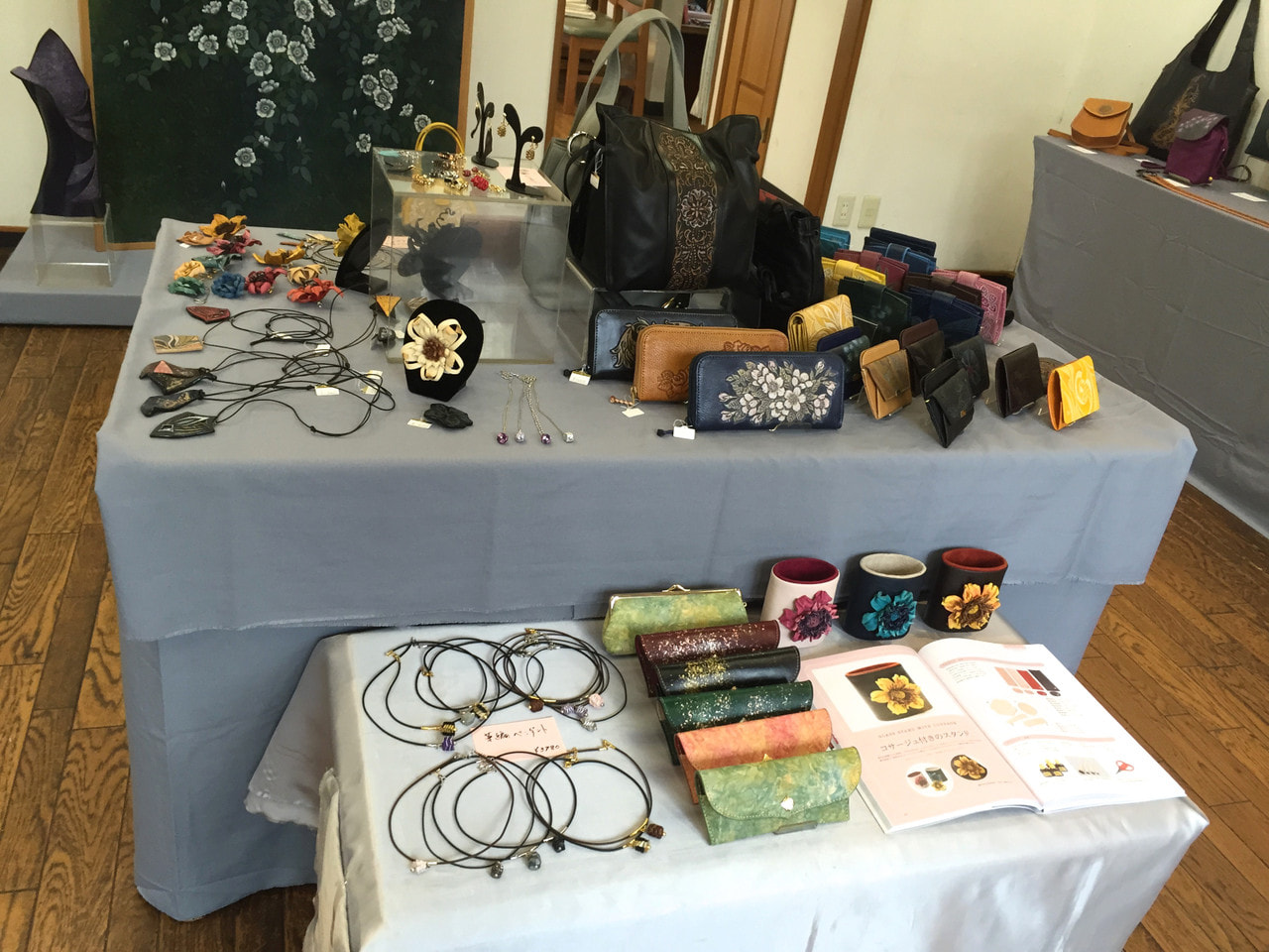 日本革工芸展　第２会場の出展準備