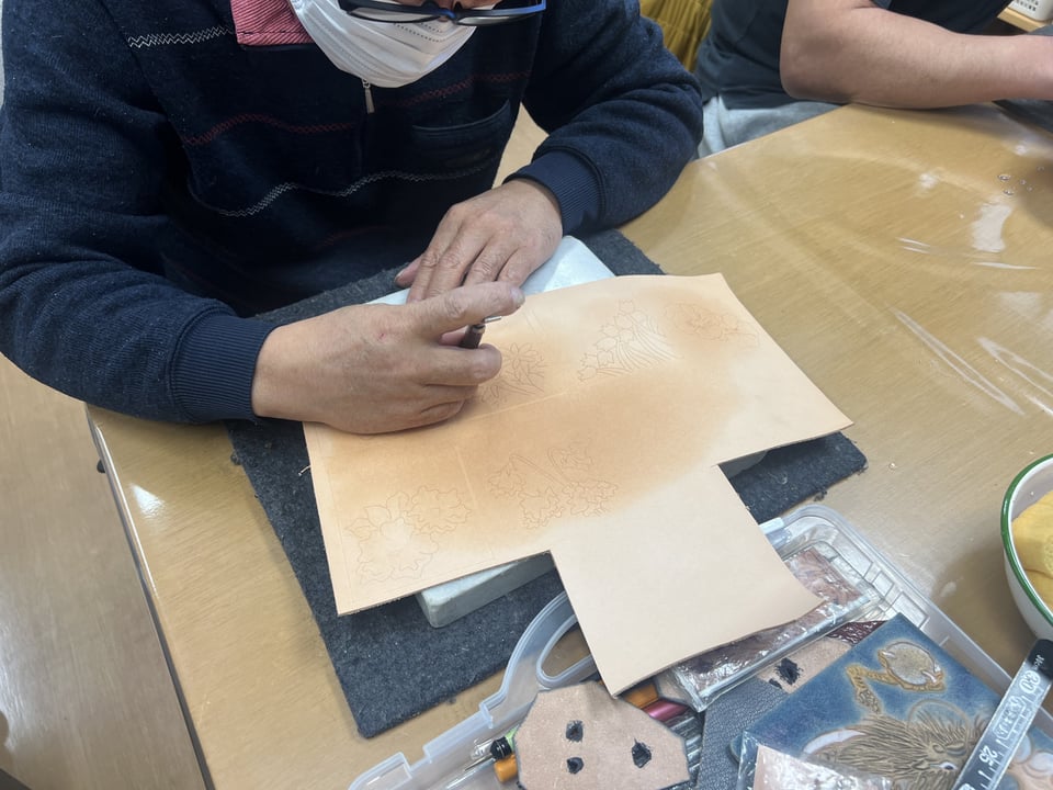 カービング　レザークラフト教室　革工芸教室