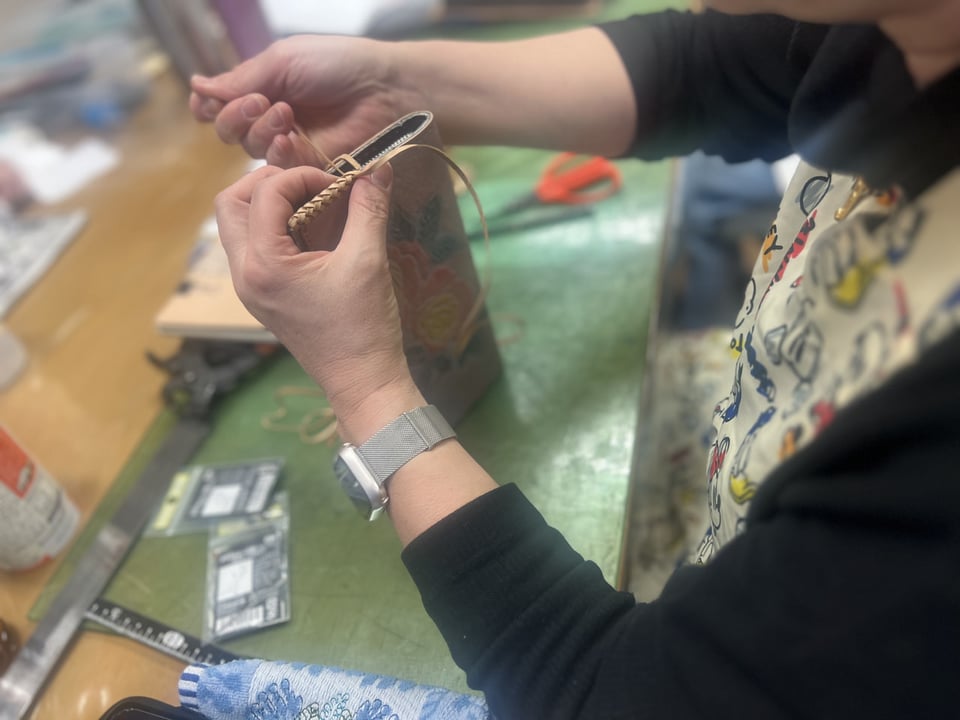 ラウンド札入れ　レザークラフト教室　革工芸教室