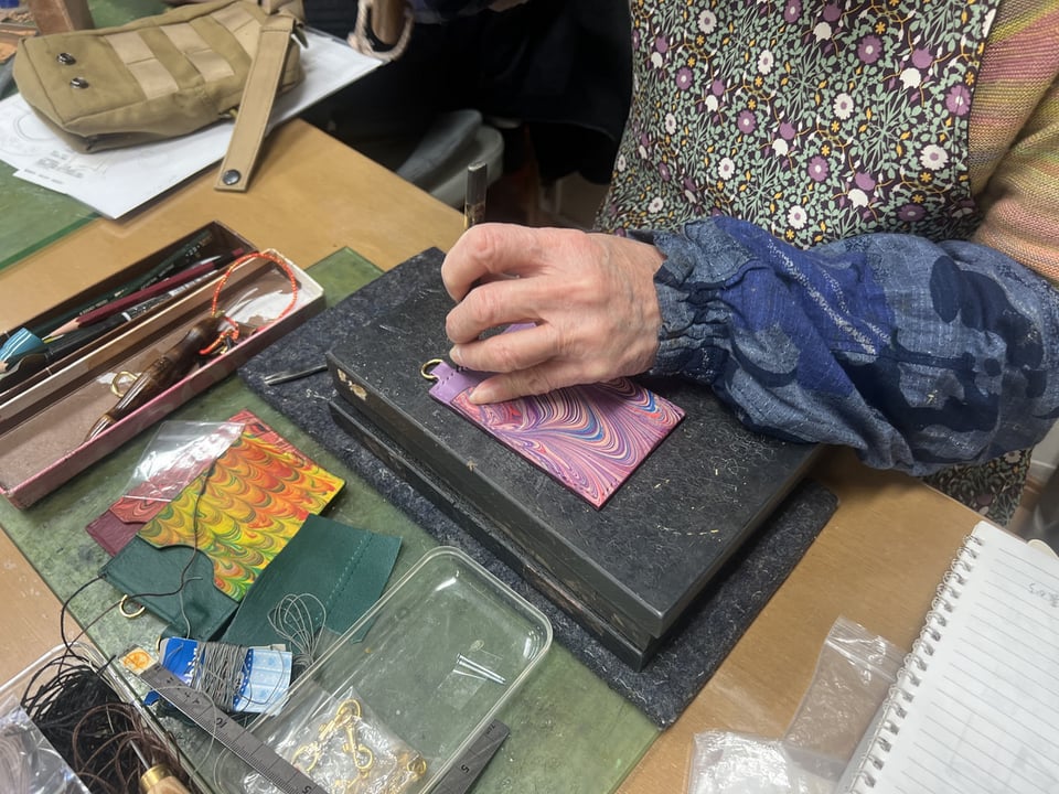 マーブル染め　レザークラフト教室　革工芸教室