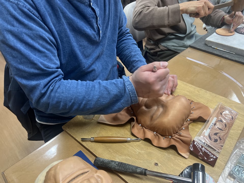 革方だし　レザークラフト教室　革工芸教室