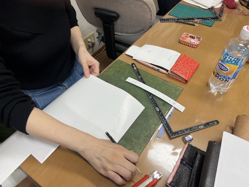 カード入れ　レザークラフト教室　革工芸教室