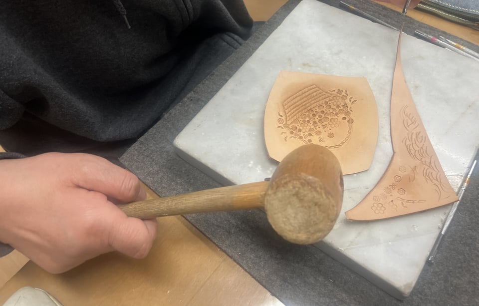 花籠スタンピング　レザークラフト教室　革工芸教室