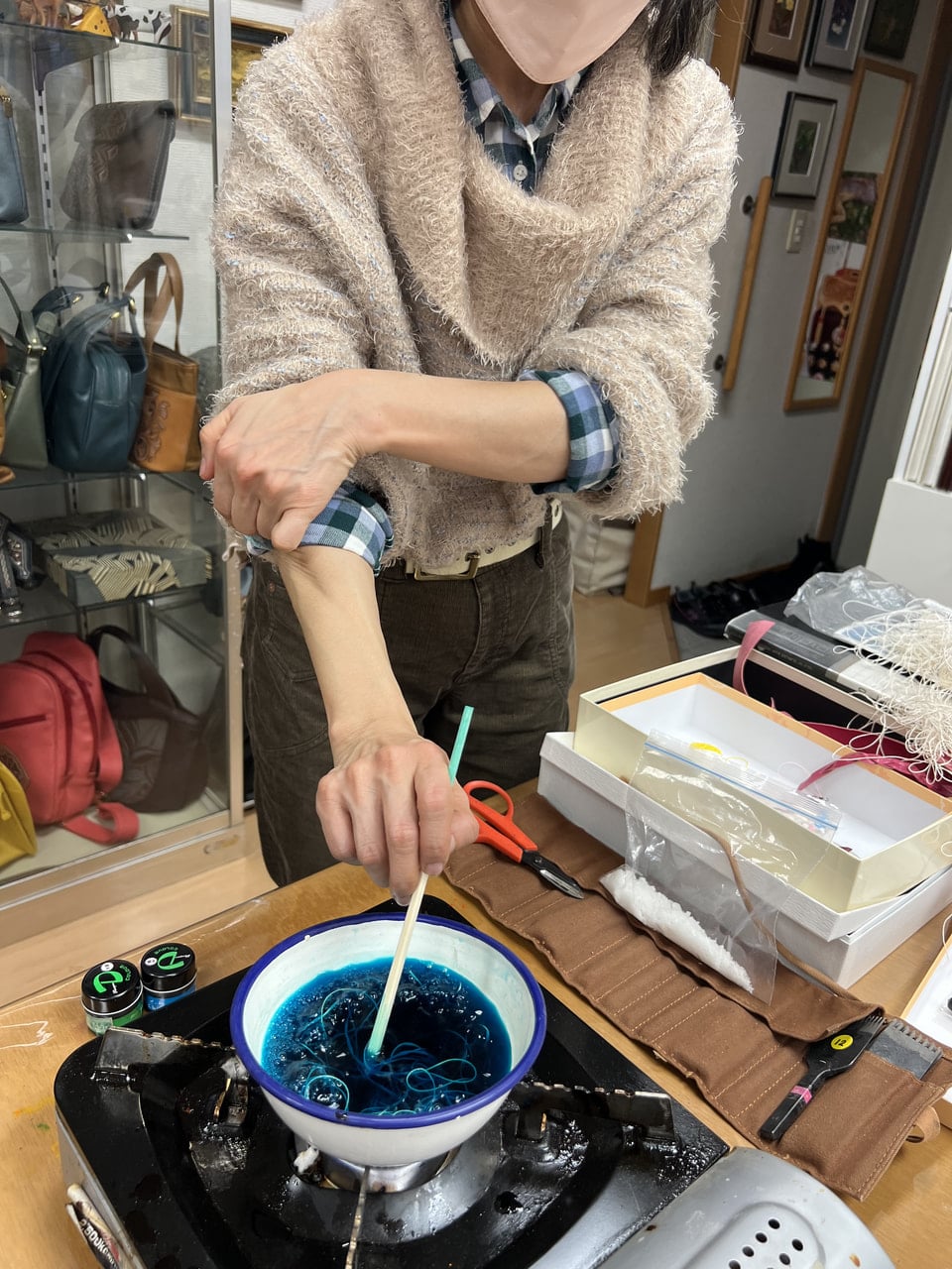 手縫糸染め　レザークラフト教室　革工芸教室