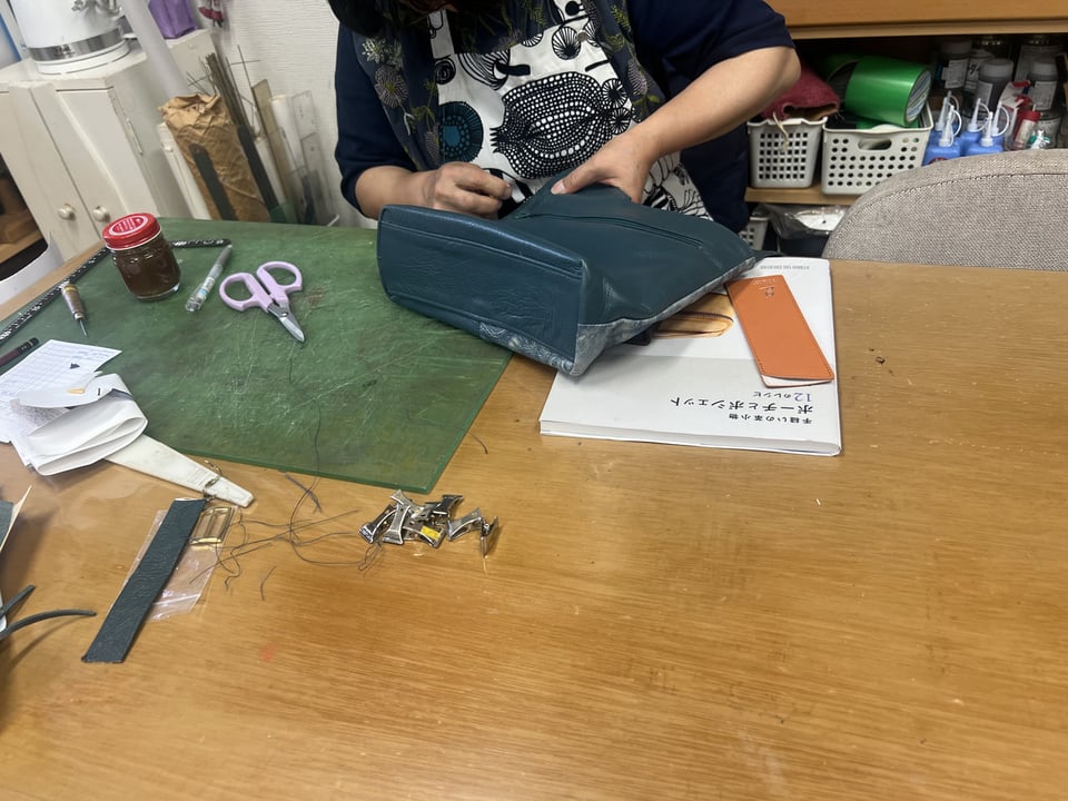 バッグ仕立て　レザークラフト教室　革工芸教室