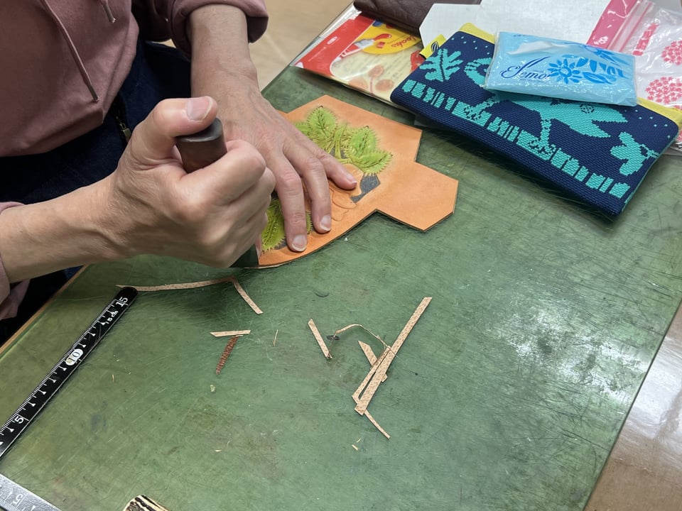 カービング小物　レザークラフト教室　革工芸教室
