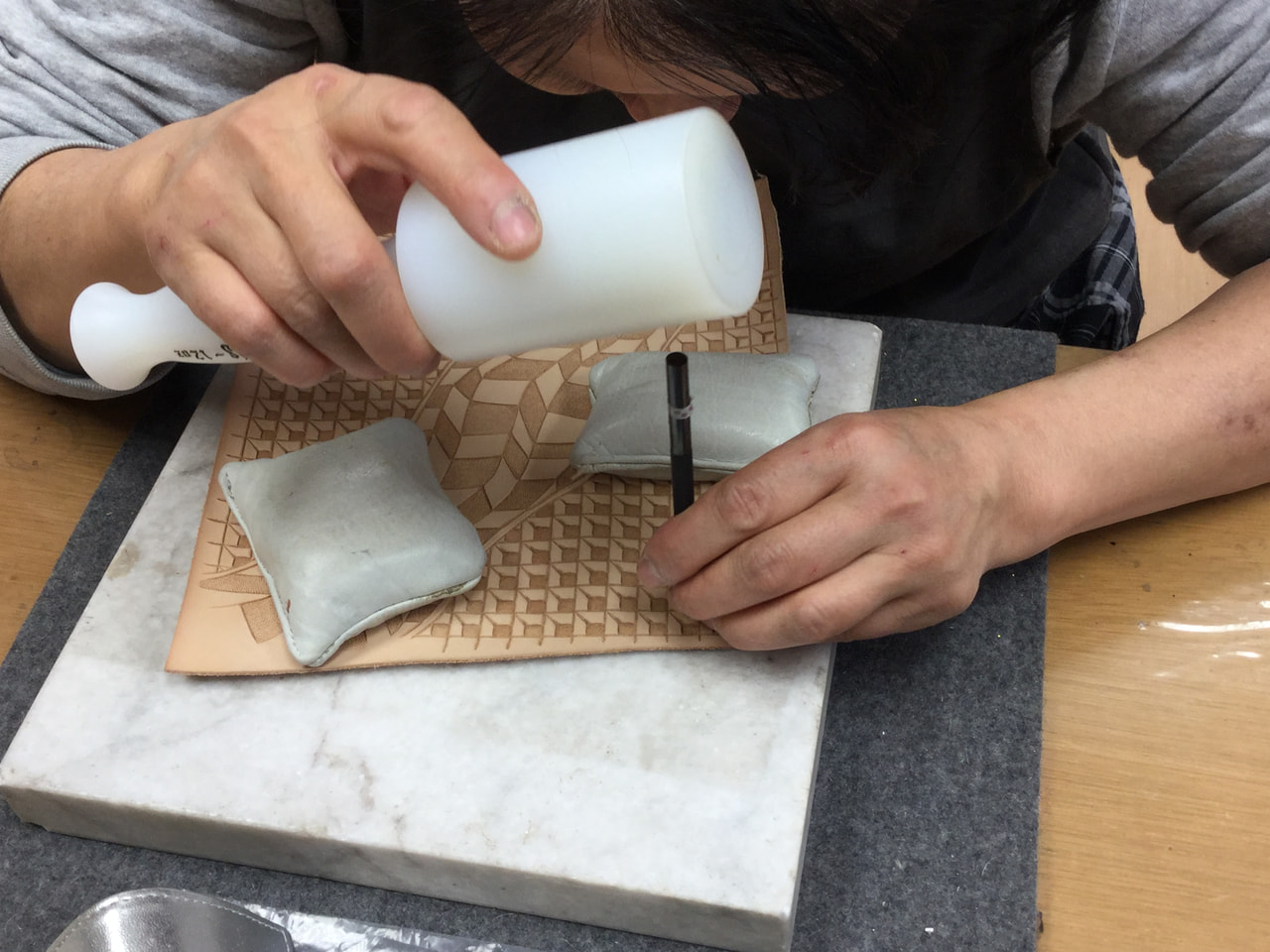 レザークラフト 教室　１２月木曜クラス２回目