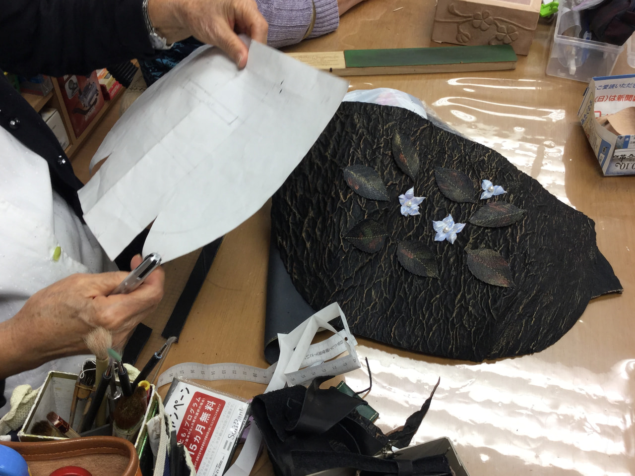 レザークラフト教室  11月木曜クラス２回目