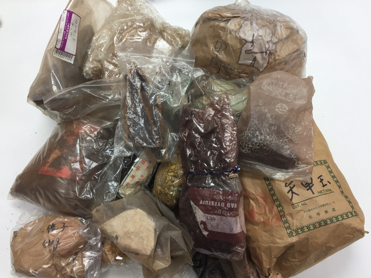 植物染料たくさん頂きました〜