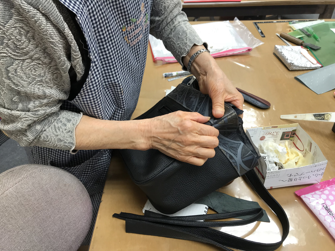 レザークラフト 教室　水曜クラス３月２回目