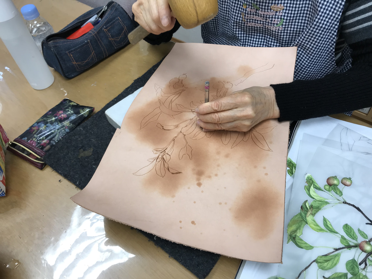 レザークラフト 教室　水曜クラス４月２回目