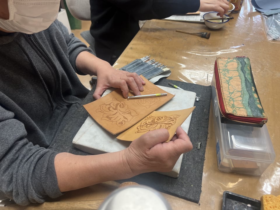 レザーカービング　レザークラフト教室　革工芸教室
