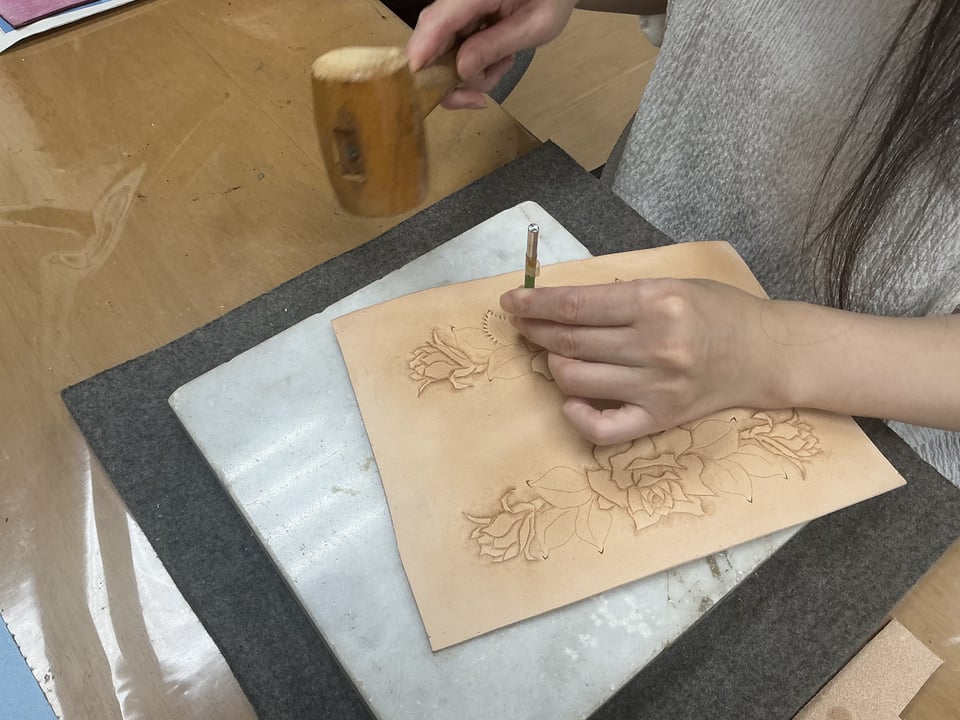 薔薇カービング　レザークラフト教室　革工芸教室
